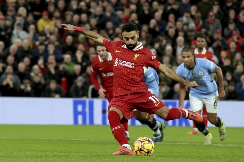 Salah thể hiện phong độ tuyệt vời trong màu áo The Kop