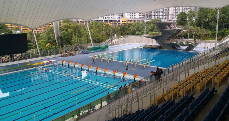 Hồ bơi Olympic dài 50 mét, trong khi hồ bơi ngắn chỉ dài 25 mét và thường dùng cho các giải short course. 