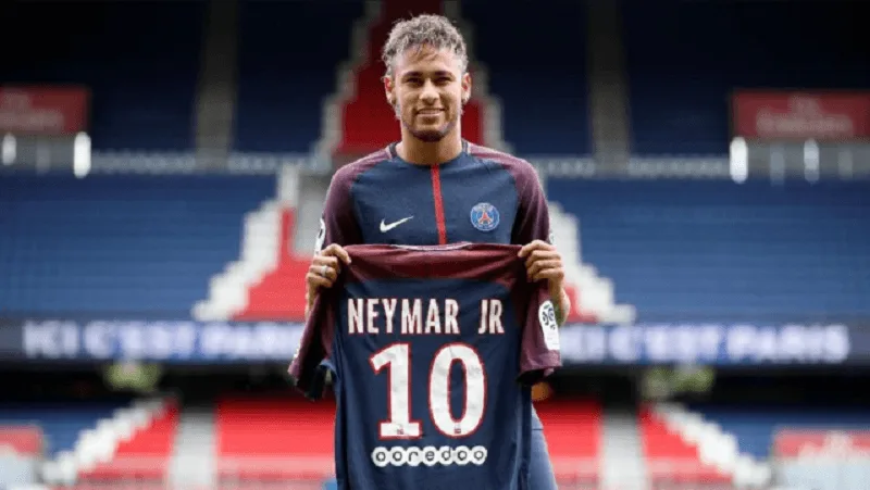 Siêu sao Neymar sở hữu thương vụ chuyển nhượng đắt giá nhất mọi thời đại trị giá 222 triệu euro.