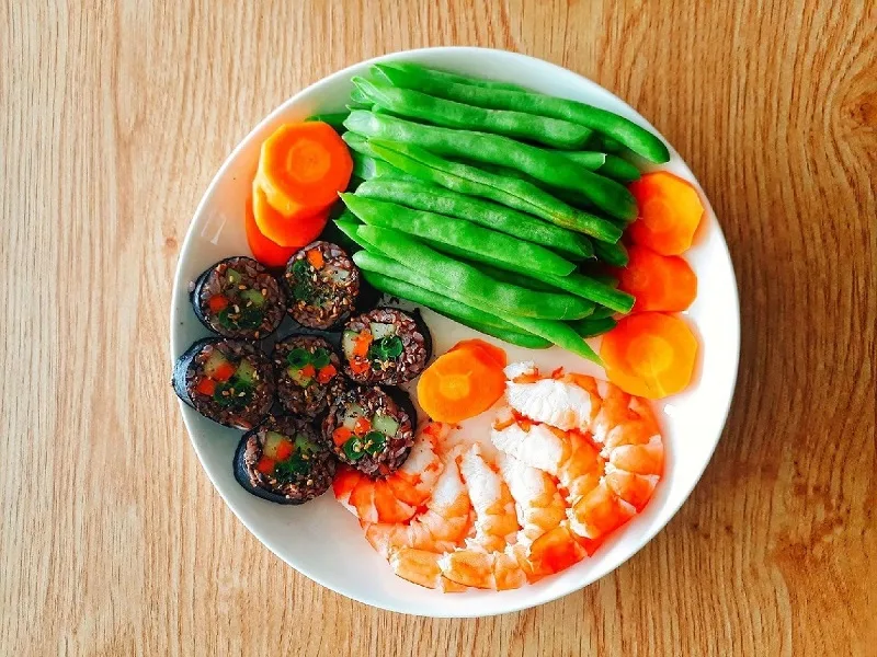 Lựa chọn các nguồn tinh bột hấp thụ chậm và protein cho chế độ siết mỡ.