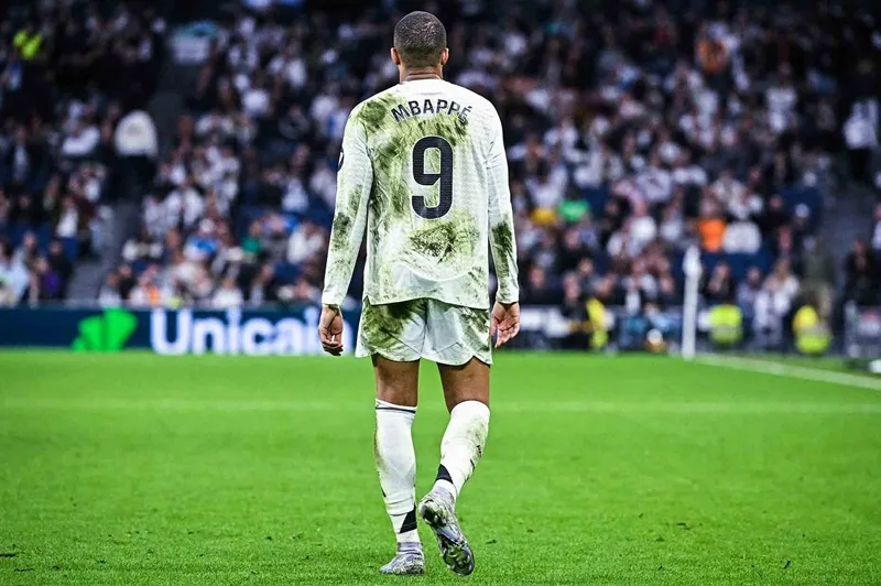 Khoảnh khắc thăng hoa của Mbappe tại thánh đường Santiago Bernabeu trong màu áo Real Madrid.